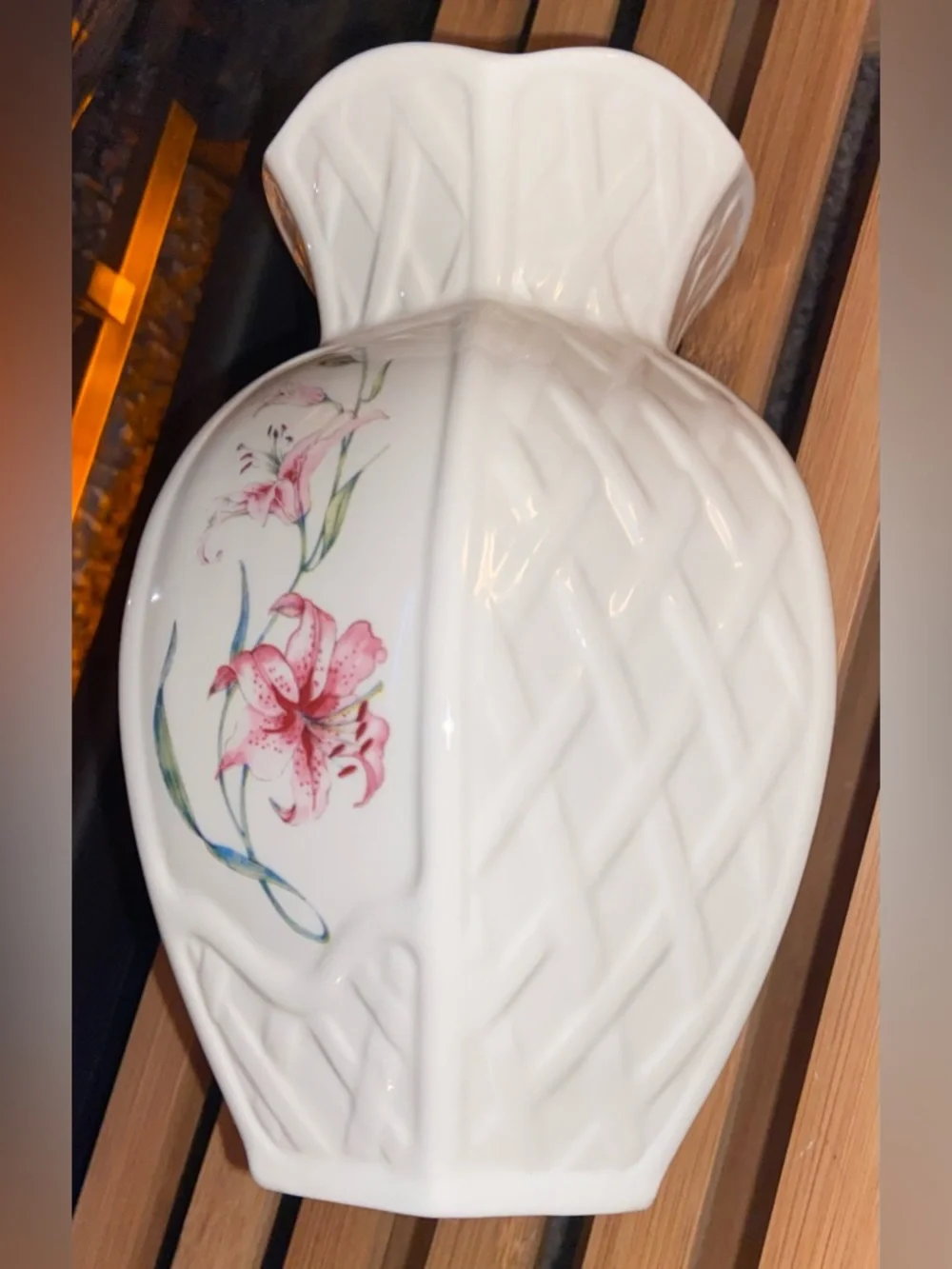 Belleek Vintage☘️Irish Vase Dated Y2K White Ceramic Vase w/Lattice & Pink Lilies
